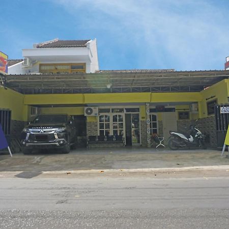 Putih Mulia Homestay Syariah Lumajang Extérieur photo