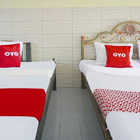 Putih Mulia Homestay Syariah Lumajang Extérieur photo