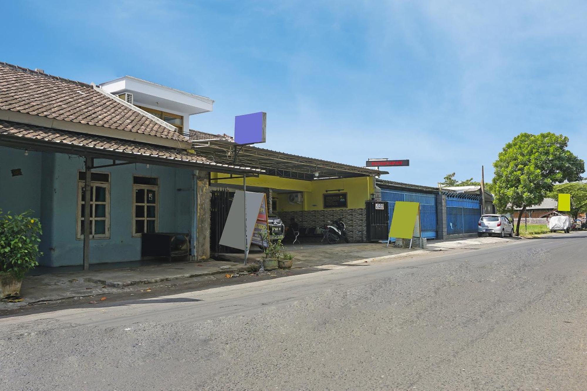 Putih Mulia Homestay Syariah Lumajang Extérieur photo