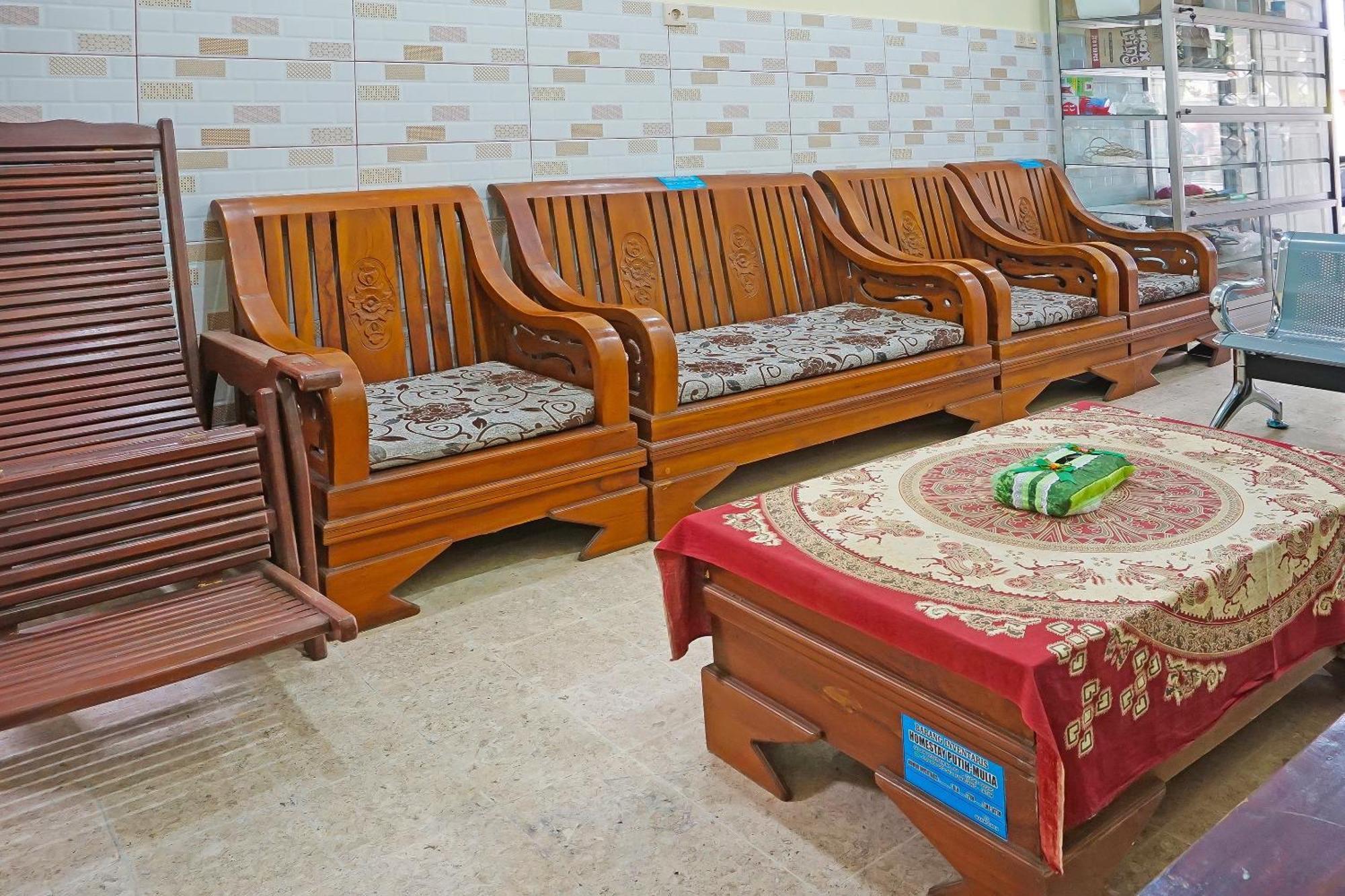 Putih Mulia Homestay Syariah Lumajang Extérieur photo
