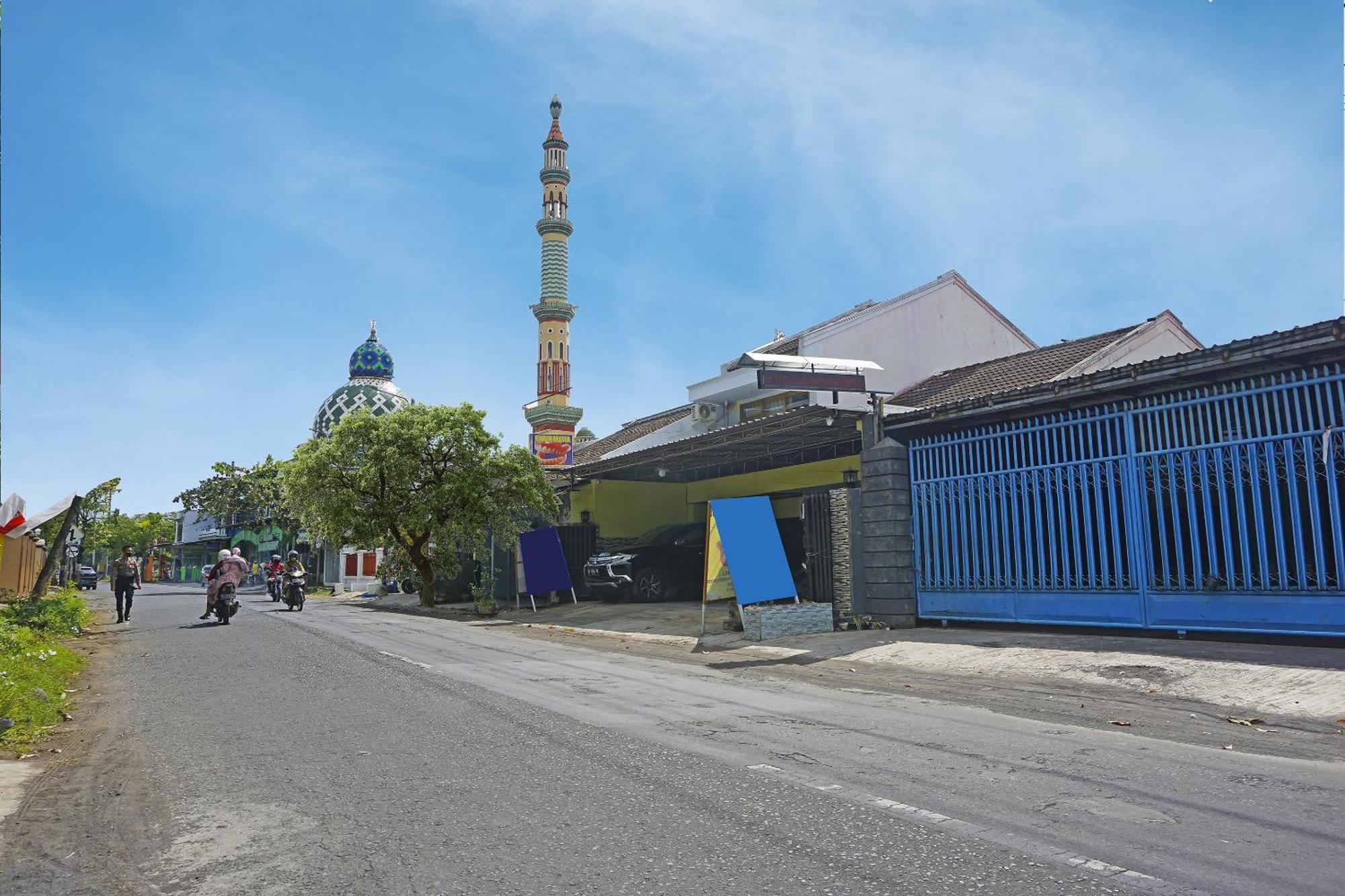 Putih Mulia Homestay Syariah Lumajang Extérieur photo