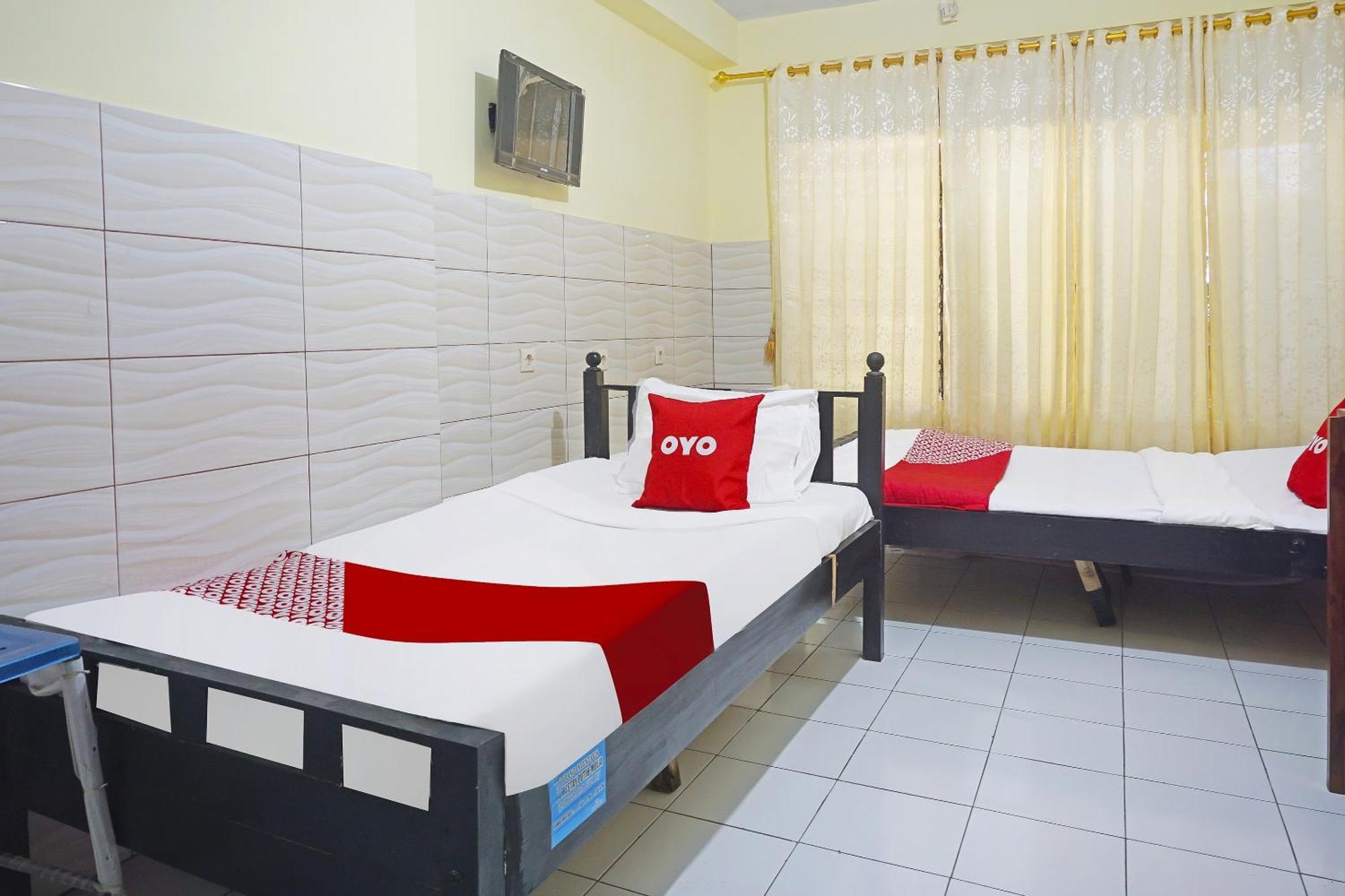 Putih Mulia Homestay Syariah Lumajang Extérieur photo