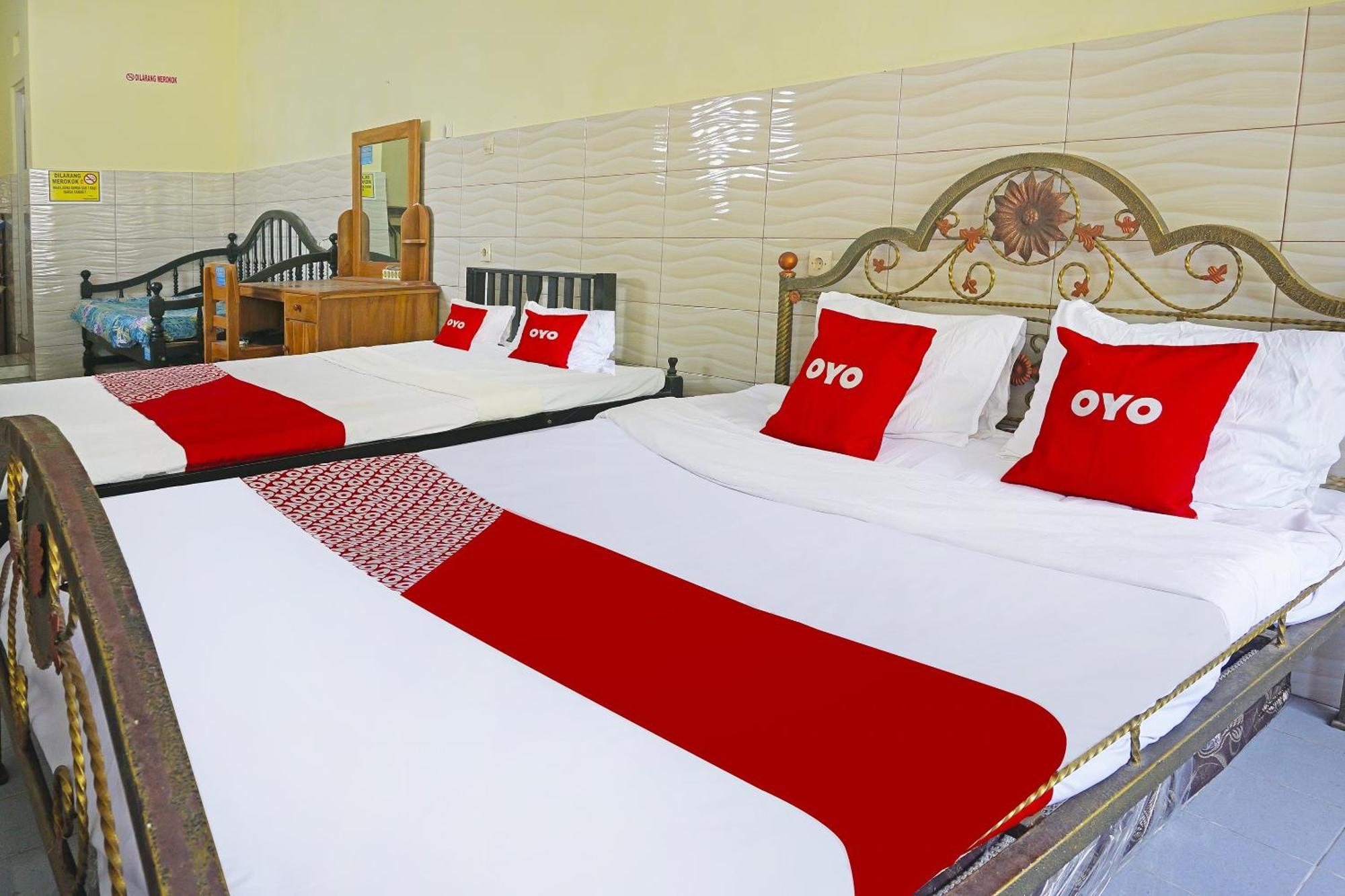 Putih Mulia Homestay Syariah Lumajang Extérieur photo