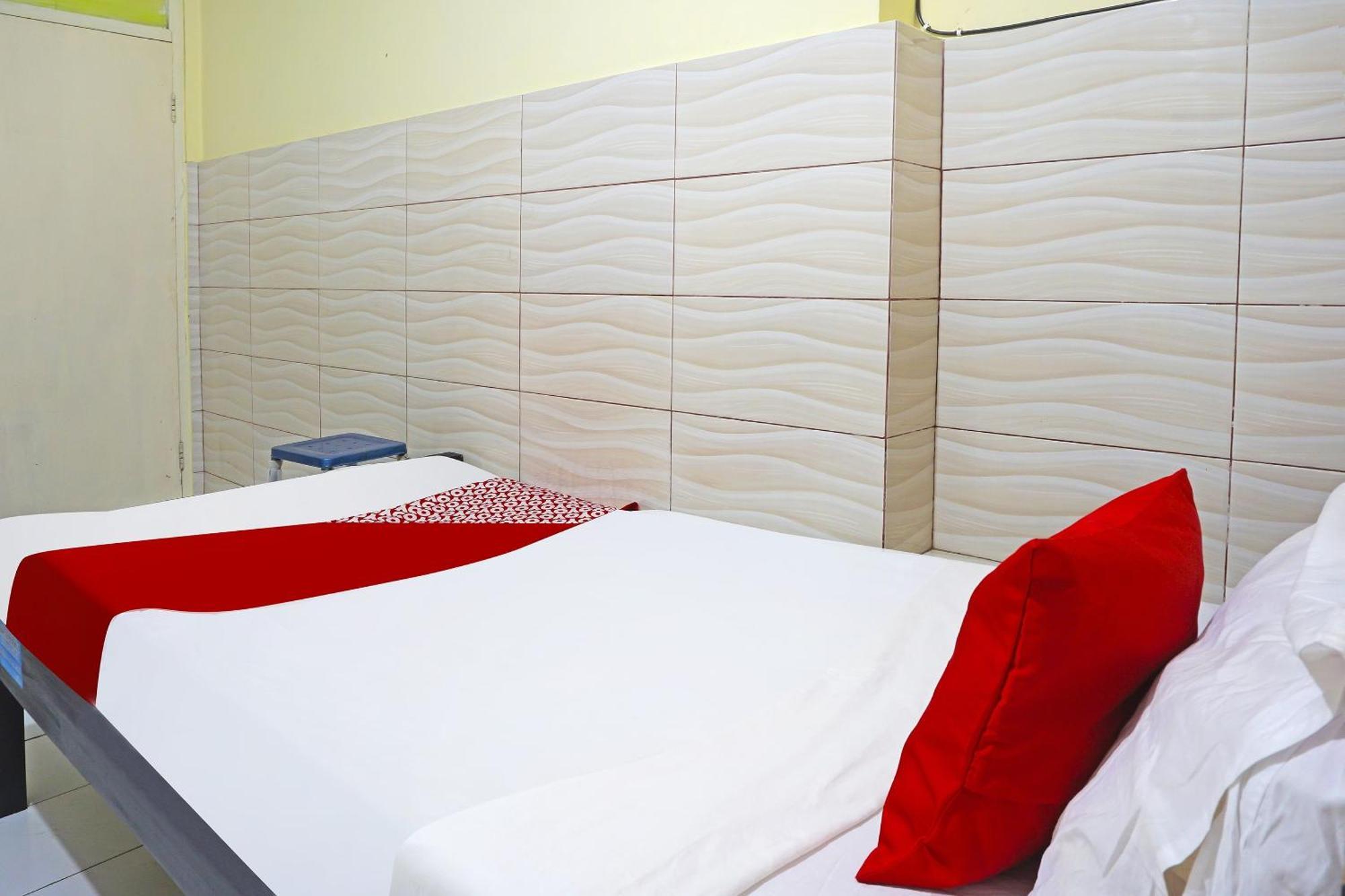 Putih Mulia Homestay Syariah Lumajang Extérieur photo