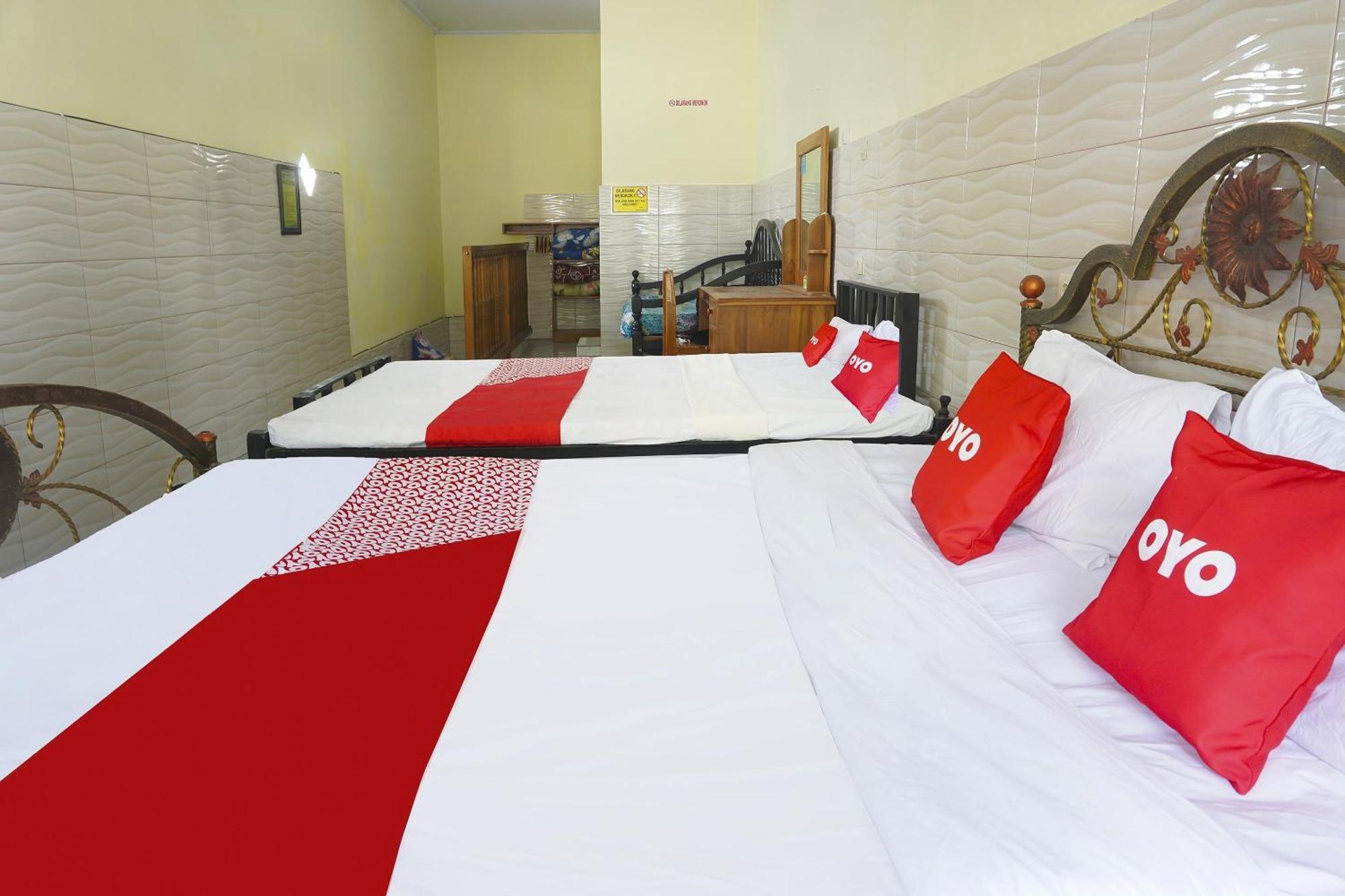 Putih Mulia Homestay Syariah Lumajang Extérieur photo